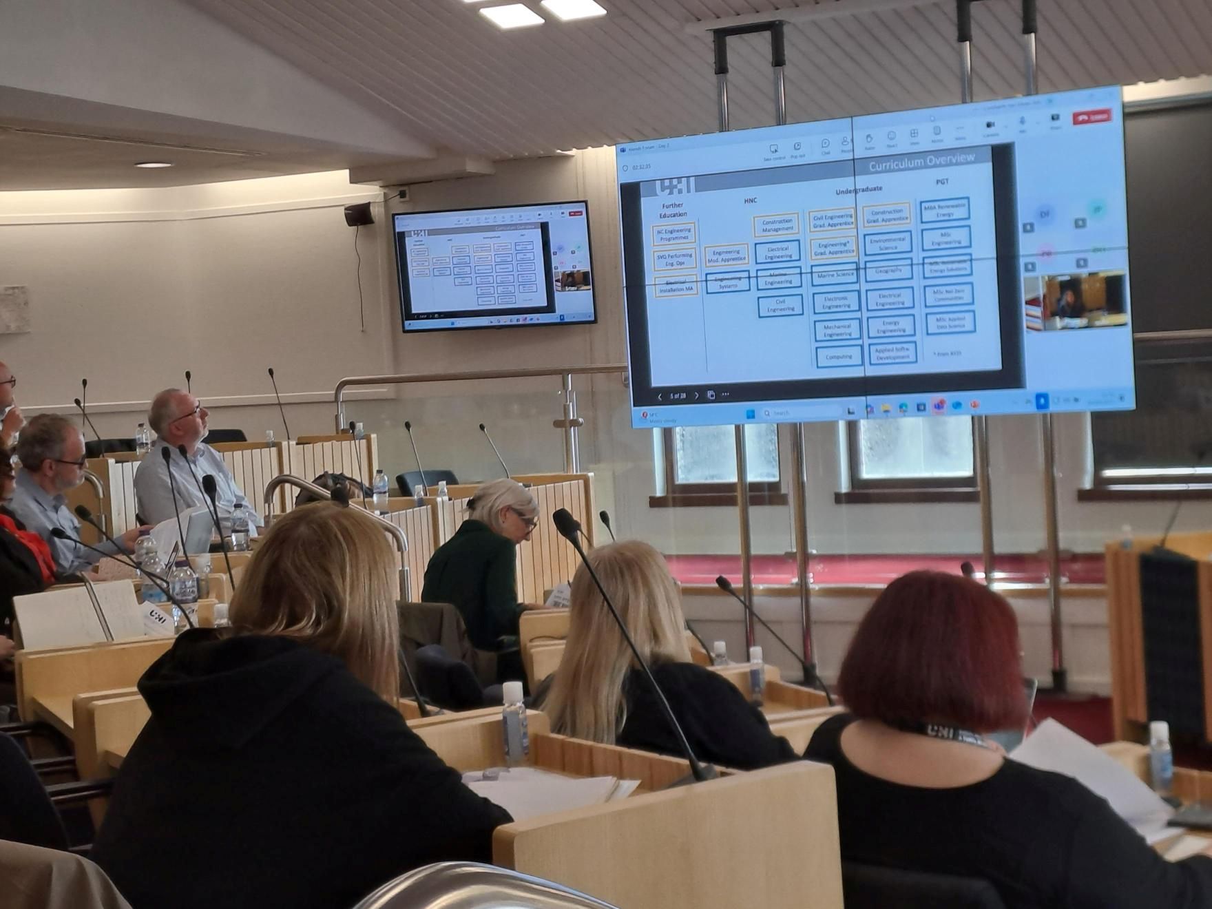 Ceumannan adhartach air adhart aig F&ograve;ram nan Eilean