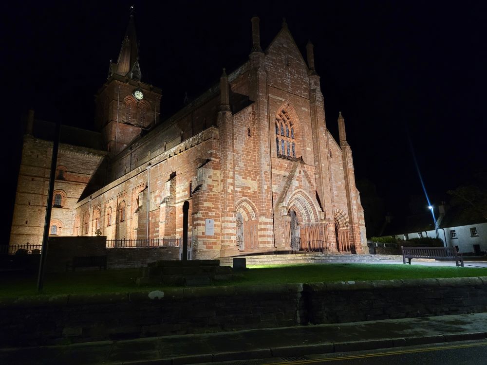 A Photograph of Kirkwall Cathedral at night